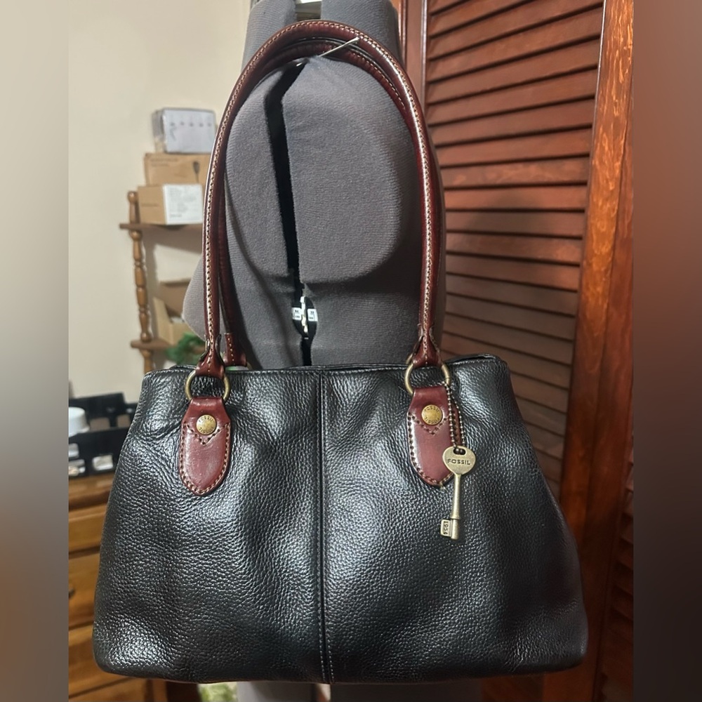 Fossil Bag Medium Size price drop for the next 48 hours Mother’s Day special.